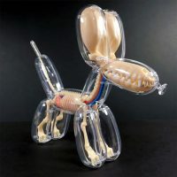 Sculpture of a golden balloon dog